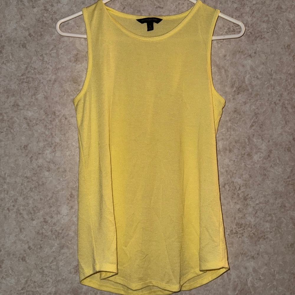 Banana Republic Yellow Sleeveless Knit Tank Top Crew Neck Curved Hem Small